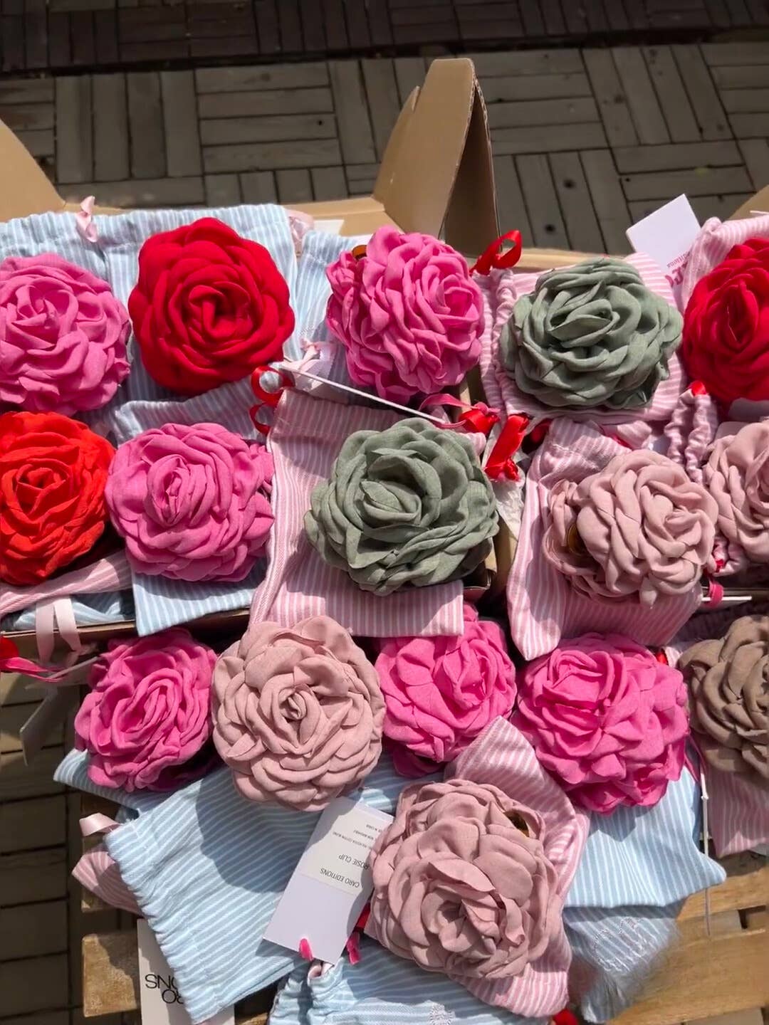 Elegant Flower Hair Claw Clip – Multiple Colors & Sizes: Beige / 9cm