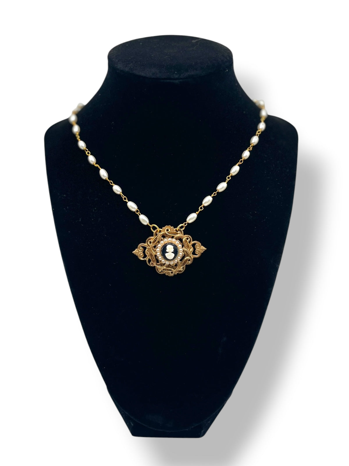 Vintage Cameo Brooch Necklace
