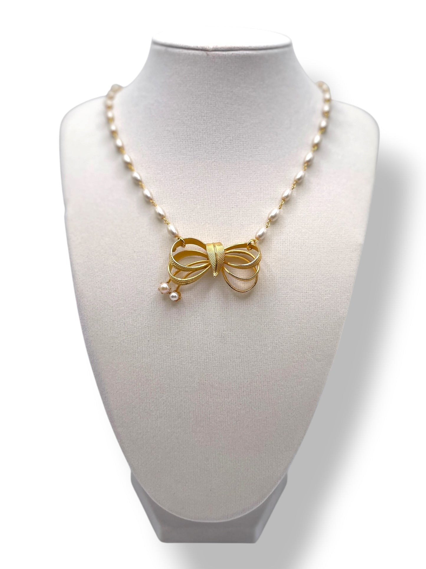 Vintage Gold Bow Brooch Necklace
