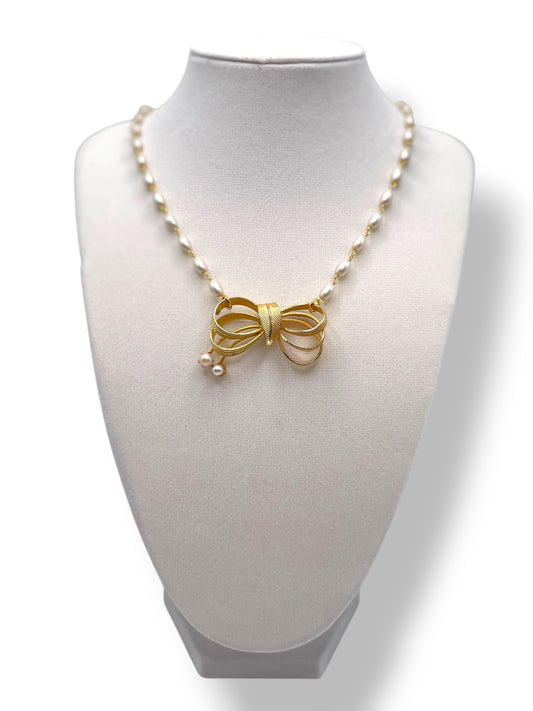 Vintage Gold Bow Brooch Necklace
